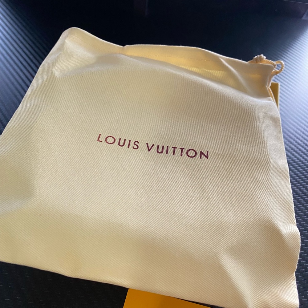 Louis Vuitton Belt - Picture 4 of 5